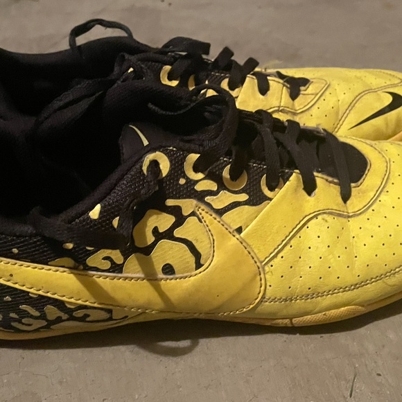 Nike Mens Indoor Soccer Shoes - Size 11 - Picture 2 of 4